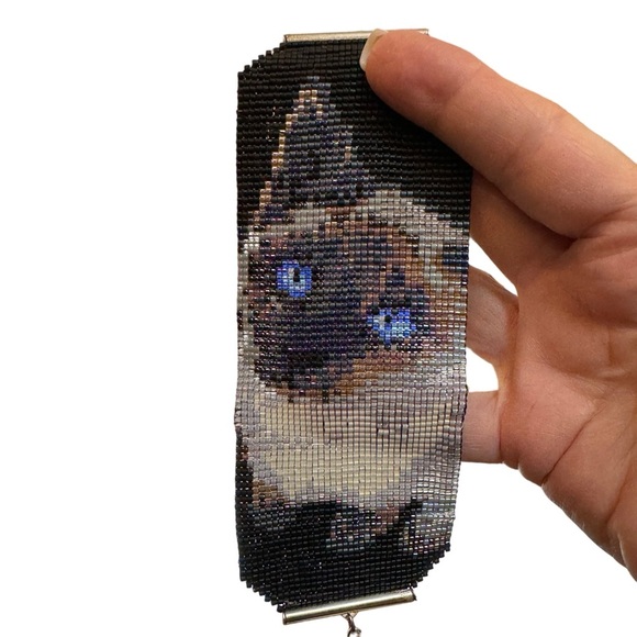 Hand woven hand crafted loomed seed beaded Siamese Cat Bracelet adjustable - Picture 1 of 5